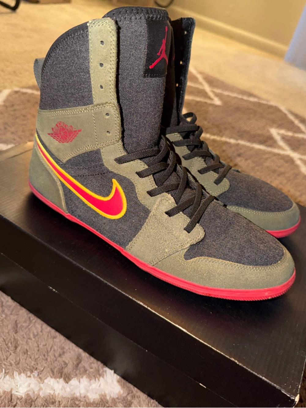 Nike High-Top Sneakers in Olive, Black & Red